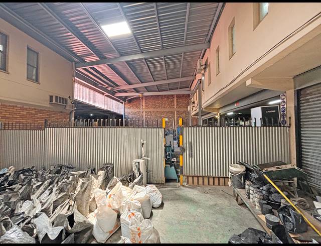 2,875M² BUILDING FOR SALE IN JAN NIEMAND PARK